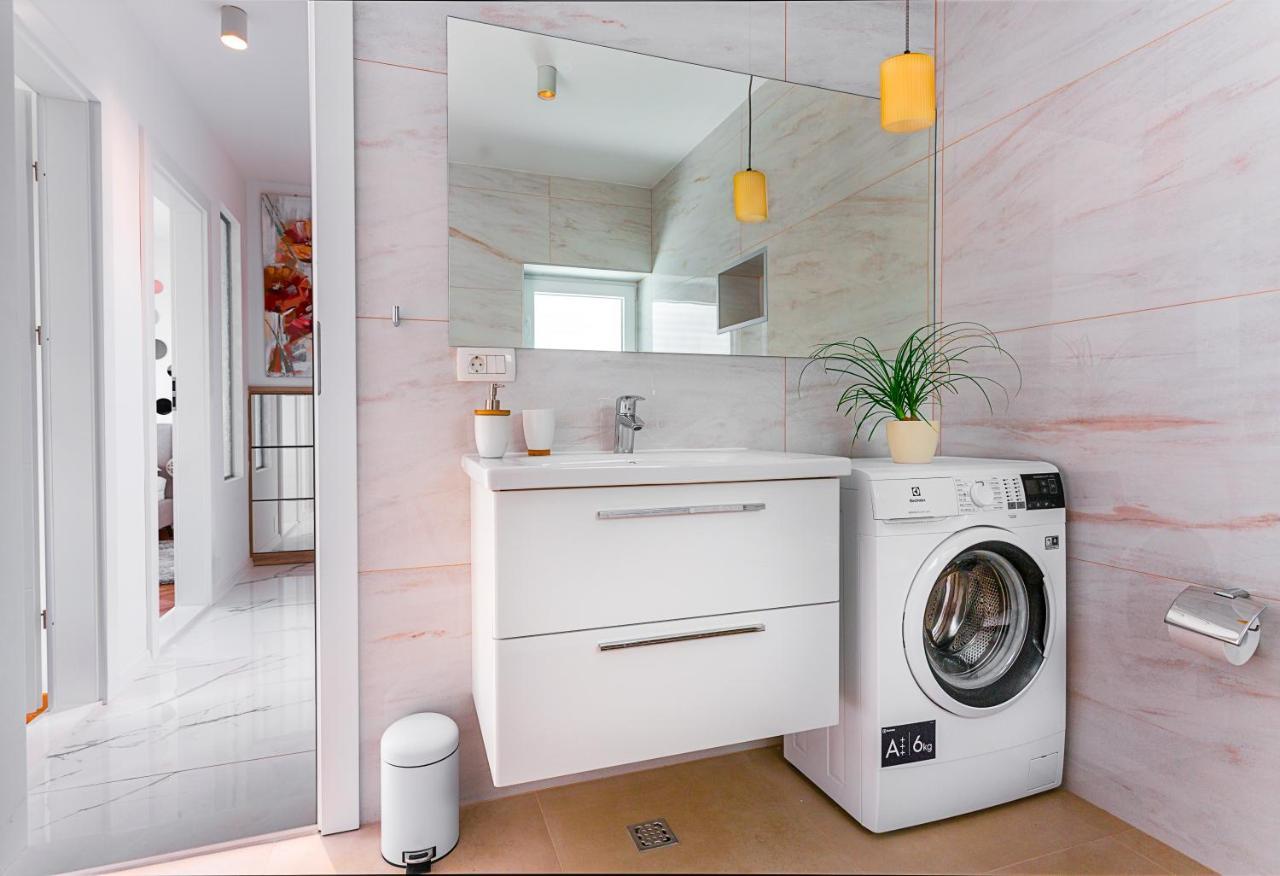 Deluxe City Center Blue Apartment สปลิท ภายนอก รูปภาพ