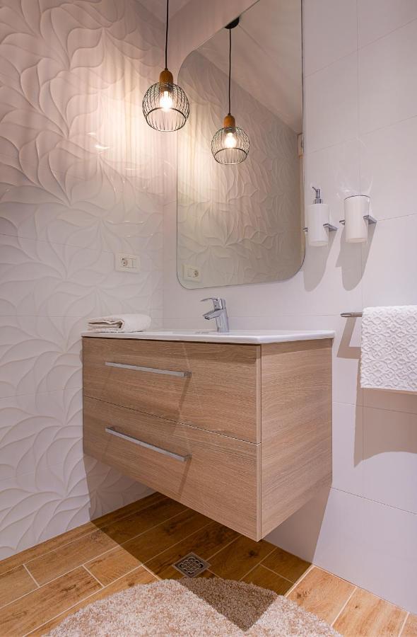 Deluxe City Center Blue Apartment สปลิท ภายนอก รูปภาพ