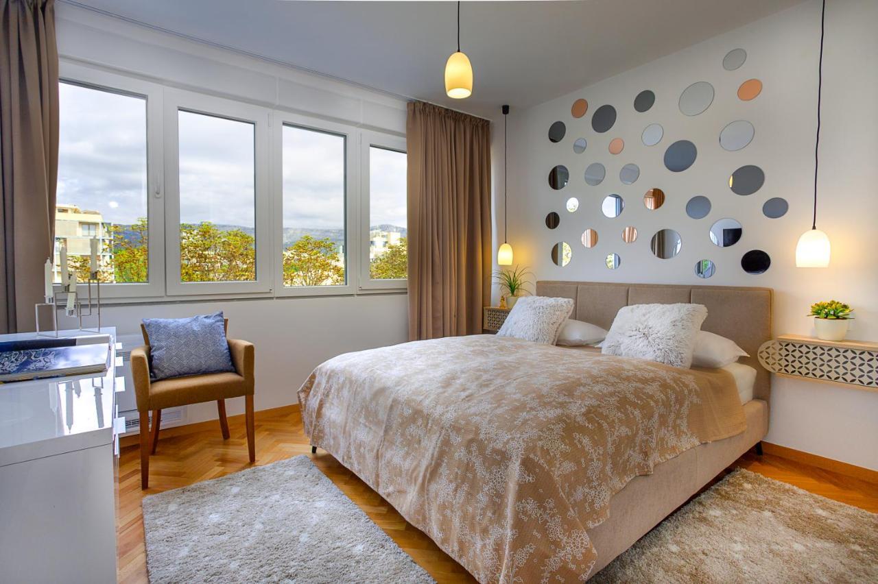 Deluxe City Center Blue Apartment สปลิท ภายนอก รูปภาพ